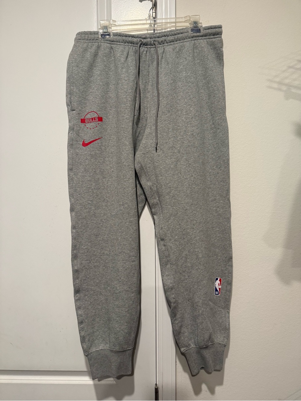 New Nike Gray Chicago Bulls Joggers size Large standard fit taper leg